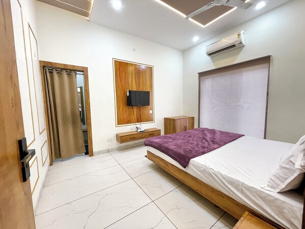 Deluxe Triple Room | Premium bedding, soundproofing, free WiFi, bed sheets