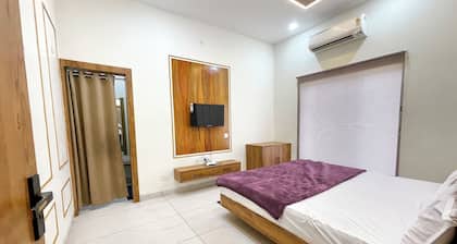 Hotel Gupta Residency - near Temple