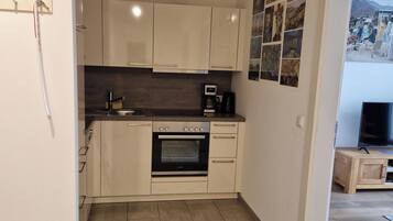 Kühlschrank, Ofen, Herdplatte, Geschirrspüler