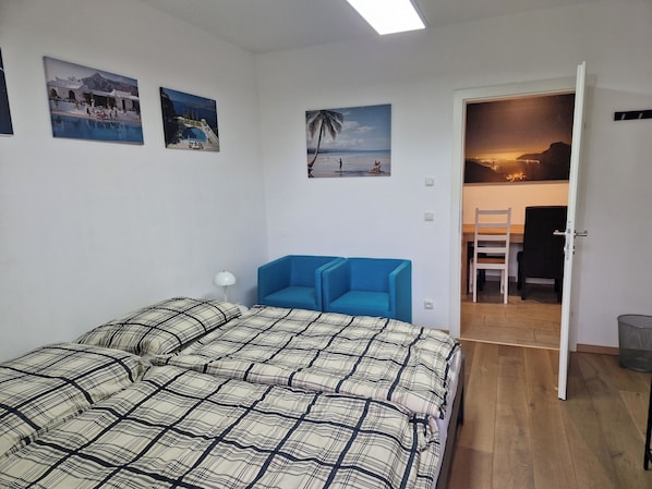 1 bedroom, desk, free WiFi, bed sheets