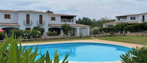 Sesongbasert utendørsbasseng