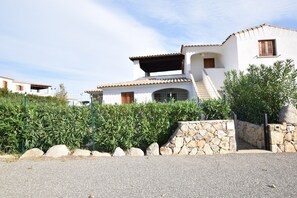 Front of property - Luisa Apartment In Budoni Shared Pool (Budoni)