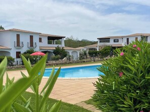 Seasonal outdoor pool, pool umbrellas, sun loungers