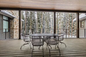 Outdoor dining - Keystone Mountain Home! Private Hot Tub! Fire Pit! (Keystone)