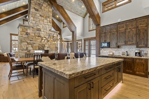 Winter Availability! Keystone Mountain Home! Private Hot Tub! Fire Pit!