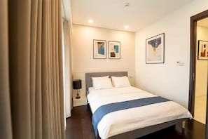 Apartamento familiar, balcón, vistas a la ciudad | 1 dormitorio, caja fuerte, escritorio