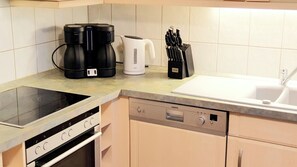 冰箱、微波炉、烤箱、炉灶
