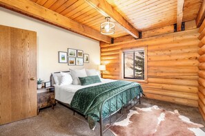 5 bedrooms, desk, iron/ironing board, free WiFi