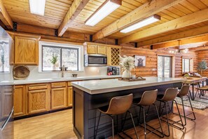 Fridge, microwave, oven, stovetop - Lodge at Summit Park near Woodward (Park City)