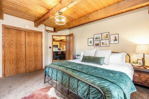 5 bedrooms, desk, iron/ironing board, free WiFi