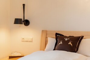 1 bedroom, travel cot, free WiFi, bed sheets