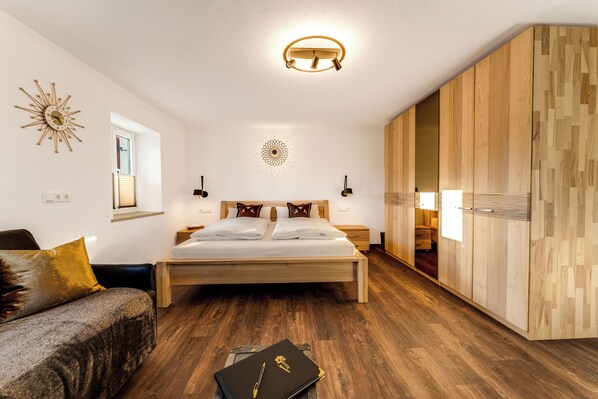 1 bedroom, travel cot, free WiFi, bed sheets