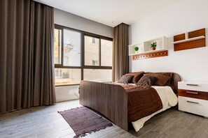 3 chambres, fer et planche à repasser, Wi-Fi, draps fournis