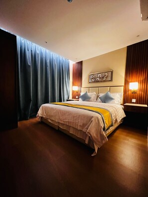 Deluxe Duplex | Egyptian cotton sheets, premium bedding, memory foam beds, in-room safe - Pestana Apartment 4 (Riyadh)