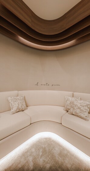 Deluxe Suite, 1 King Bed | 1 bedroom, soundproofing, free WiFi, bed sheets