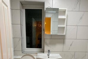 Separate tub and shower, deep soaking tub, towels