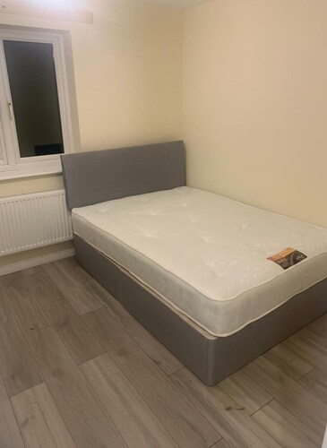 2 Bedroom House - Sleeps 5 - Free Parking, Wifi