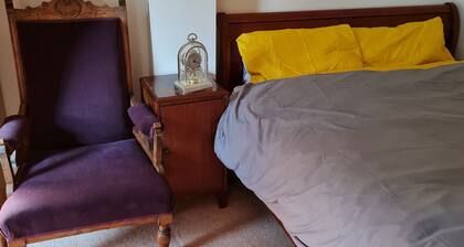 Beautiful cozy en-suite room near Basingstoke hospital (10mins walk).