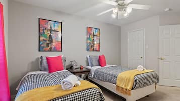 4 bedrooms, iron/ironing board, WiFi, bed sheets