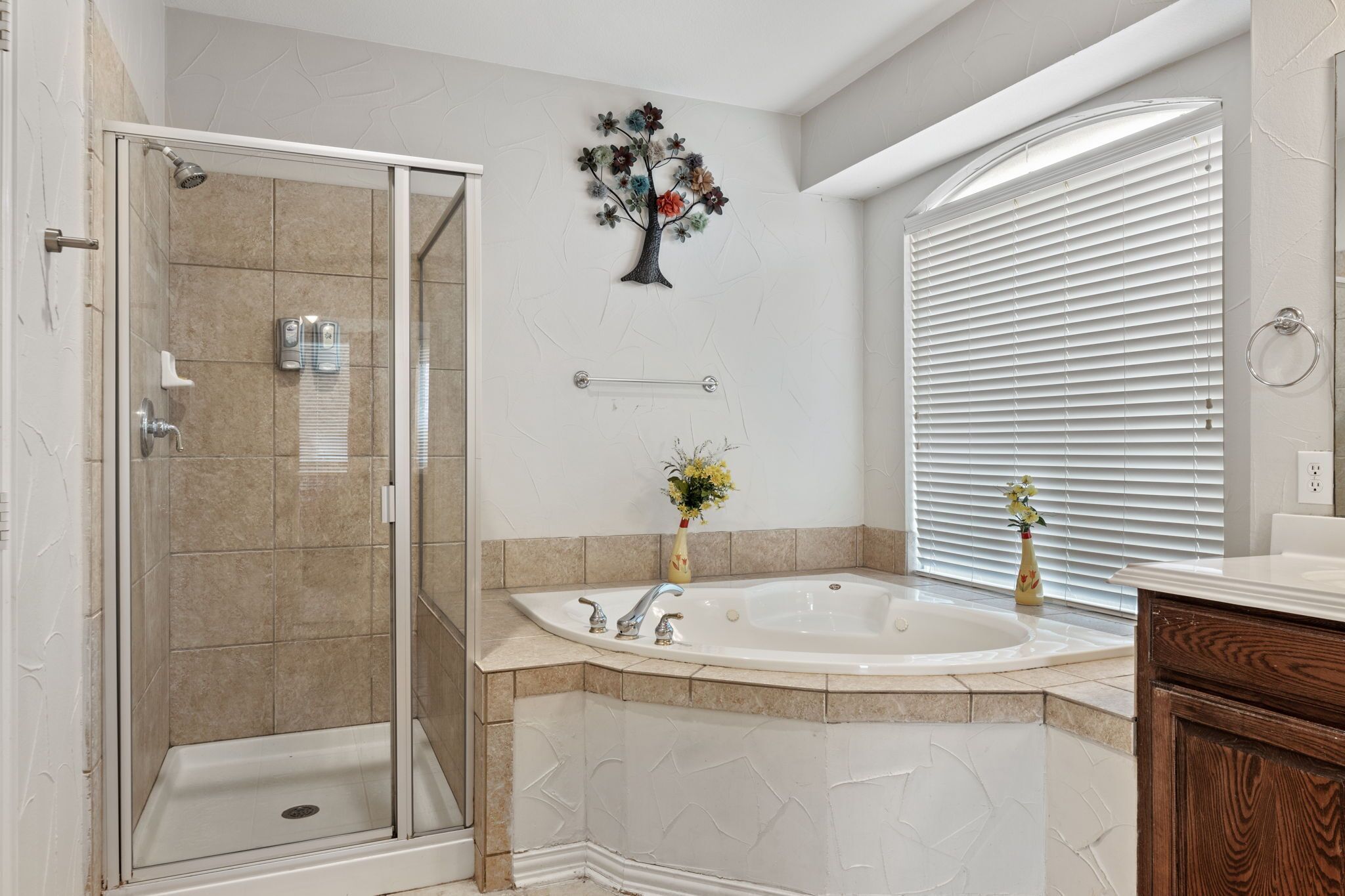 吹风机、毛巾、肥皂、卫生纸