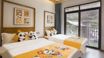 Family Room, Balcony | Free WiFi