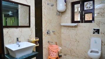 Super Deluxe Room | Badeværelse | Håndklæder, Sæbe, Shampoo, Toiletpapir