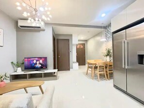 LĂ€genhet Panoramic - balkong - utsikt mot staden | Vardagsrum
