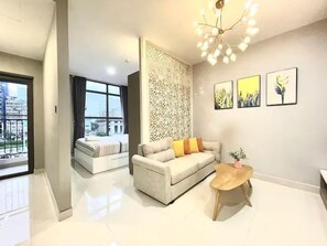 Panoramic Apartment, Balcony, City View | Living area