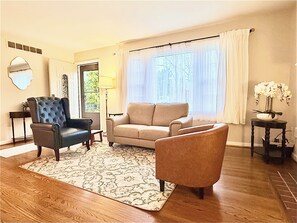 Smart-TV, Kamin, Tischfußball, Tischtennisplatte