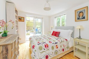 2 bedrooms, desk, iron/ironing board, travel cot