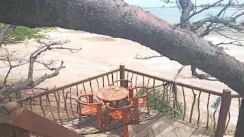 Casa de árbol estándar, vista a la laguna | Terraza o patio