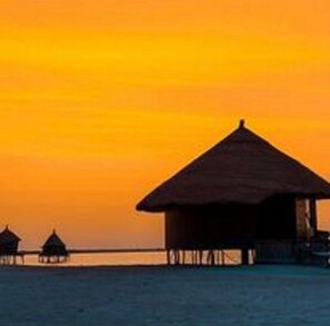 Colchones Select Comfort y caja de seguridad en la habitación 