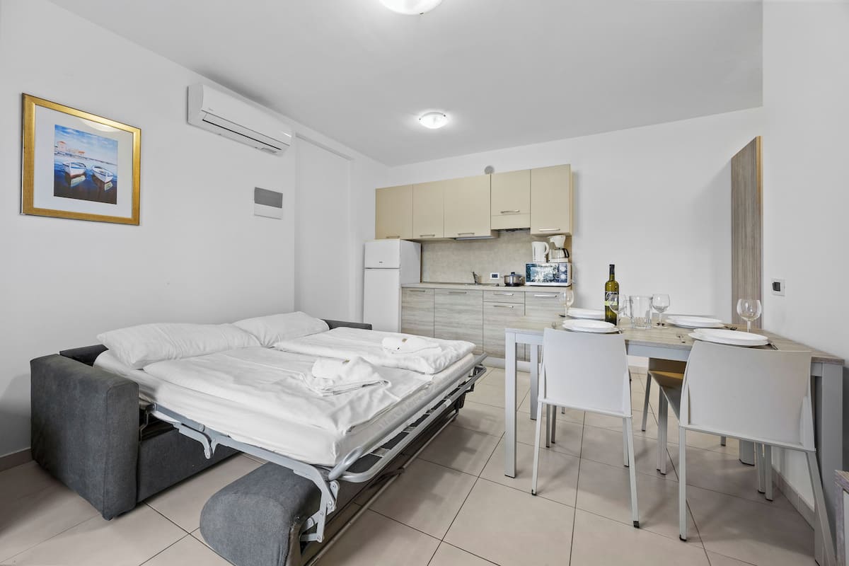 Apartment, 1 Bedroom, Balcony | Living area