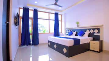 Deluxe Double Room | Rollaway beds, free WiFi, bed sheets