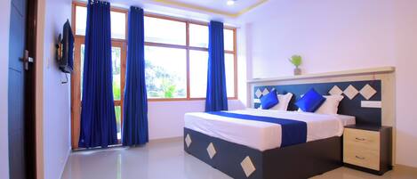 Deluxe Double Room | Rollaway beds, free WiFi, bed sheets