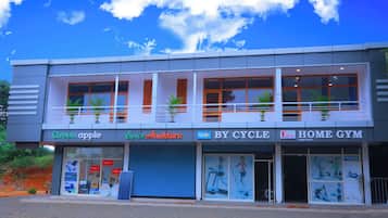 Experience the Green apple and By Cycle storefronts, along with Home Gym services, in this modern building.
