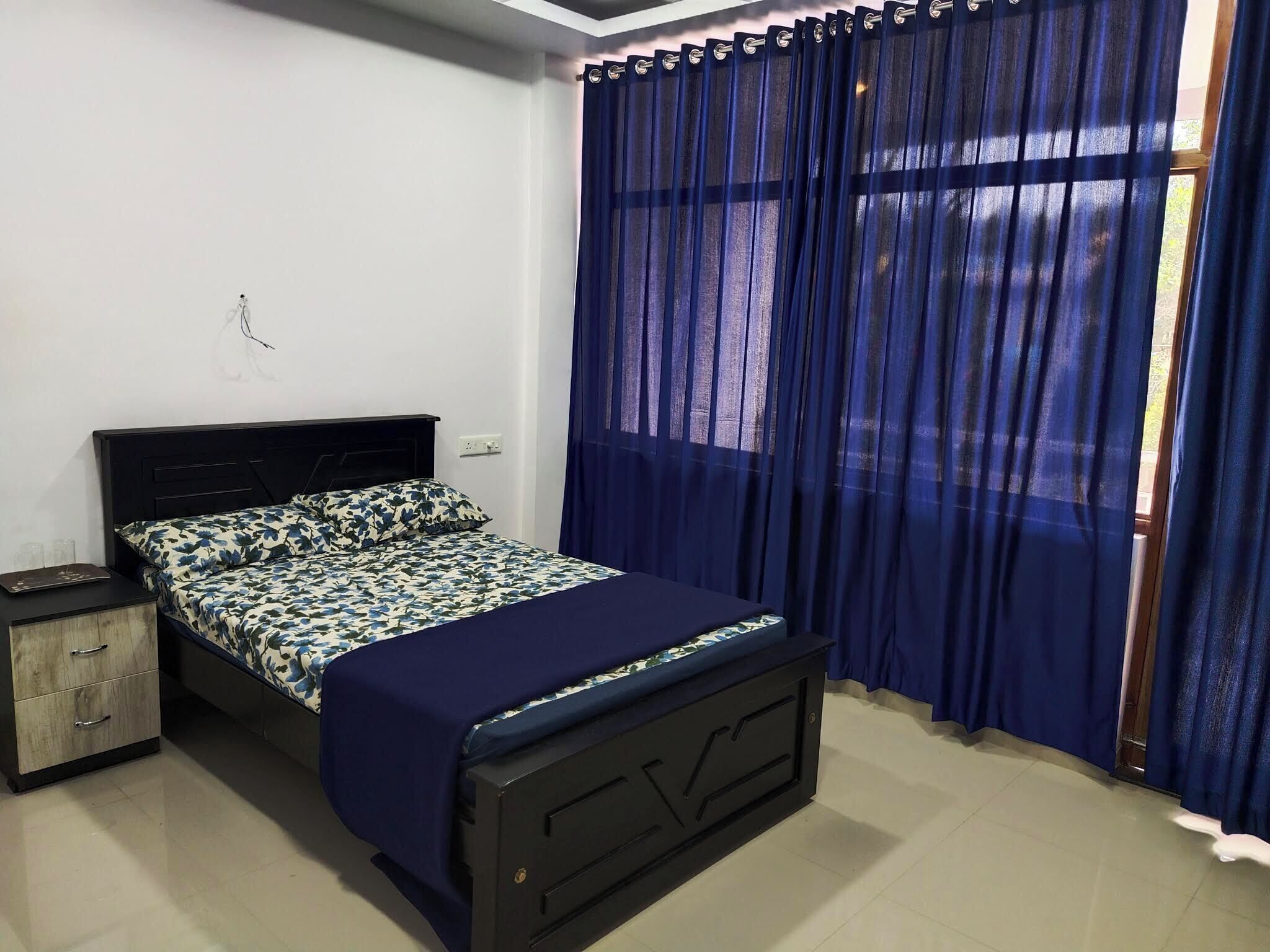 Rollaway beds, free WiFi, bed sheets