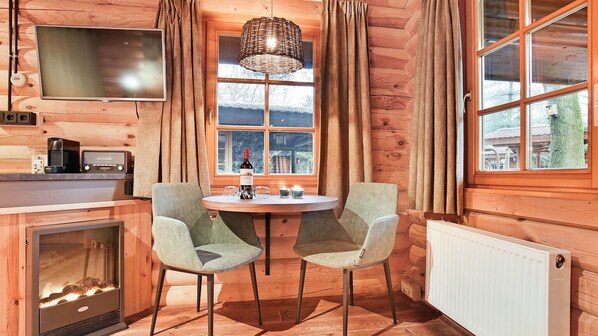 Bungalow (2B-bungalow) | Living room | TV