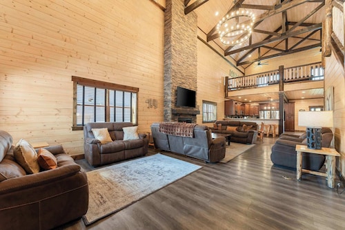 Private Pool! Rustic Charm! Steps from the Lake!