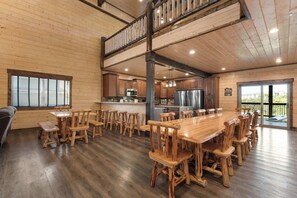Dining - Private Pool! Rustic Charm! Steps from the Lake! (Branson)