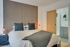 1 dormitorio, cuna de viaje, wifi gratis y ropa de cama