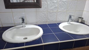 Shower, towels - Apartment in Saly in a beautiful residence (Saly)