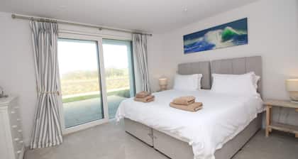 Coastal apartment with sea views.