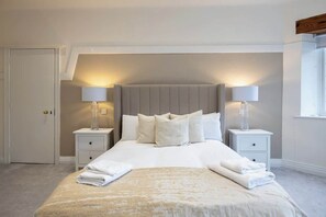 7 Schlafzimmer, Schreibtisch, Bügeleisen/Bügelbrett, WLAN