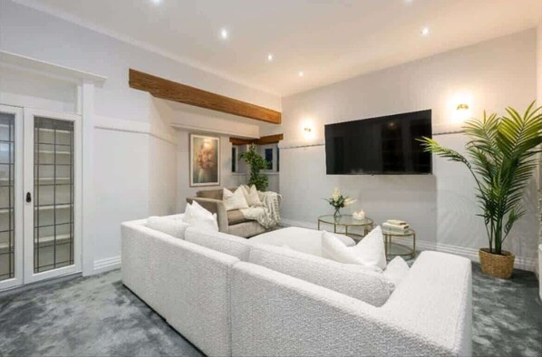 Televisión, oficina