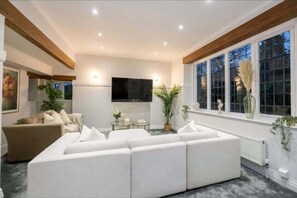 Televisión, oficina