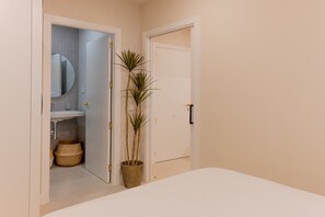 1 bedroom, iron/ironing board, free WiFi - Retiro: Comfortable flat in the area of Delicias (Madrid)