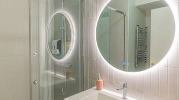 Een douche, een haardroger