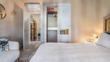 Condo, Balcony, City View | 2 bedrooms, iron/ironing board, free WiFi