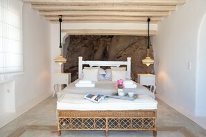 TOPOS MYKONOS OCYRHOE VILLA | In-room safe, blackout drapes, soundproofing, iron/ironing board